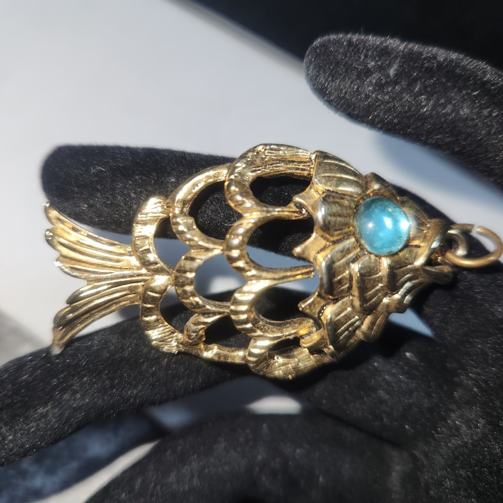 Fish Pendant Turquoise Blue Cabochon‎ Eye 2 Inch Vintage Gold Tone Openwork